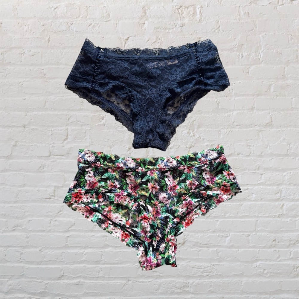 🛍🏙3️⃣ for $1️⃣5️⃣ 🆕 Bundle of Victoria’s Secret cheeky lacy bikini underwear